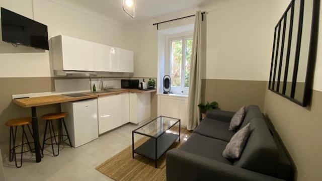 Studette Près De La Gare De Appartement *